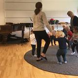 RYTMIK, MUSIK & BEVÆGELSE - forældre/barn hold 2-3 år RYTMIK, MUSIK & BEVÆGELSE - forældre/barn hold 2-3 år