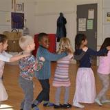 MUSIK & BEVÆGELSE - forældre/barn hold 3- 5 år MUSIK & BEVÆGELSE - forældre/barn hold 3- 5 år
